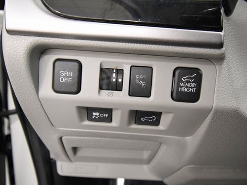 Used 2017 Subaru Forester 2.5i Limited image 19