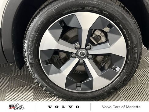 Used 2025 Volvo XC40 B5 Core image 17