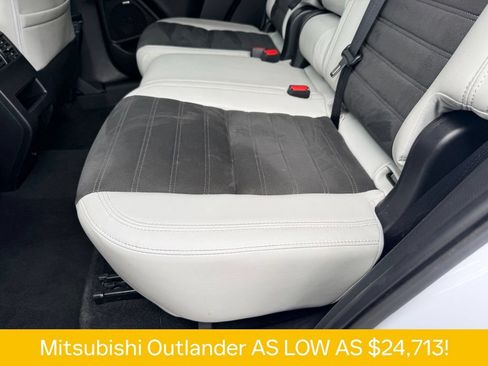 Used 2025 Mitsubishi Outlander SE AWD/4WD image 17