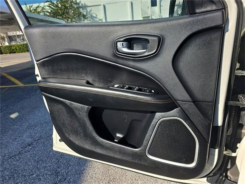 Used 2018 Jeep Compass Limited w/ Navigation Group image 16