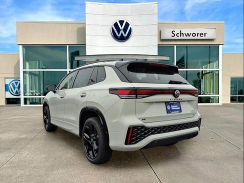 New 2026 Volkswagen Tiguan SE R-Line image 3