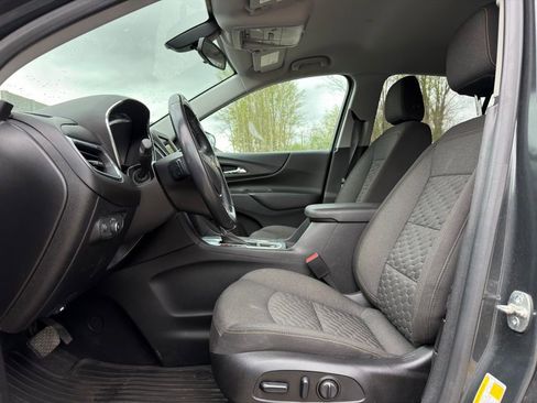 Used 2019 Chevrolet Equinox LT image 2