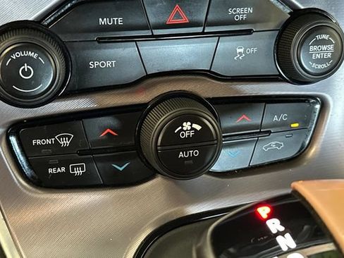 Used 2019 Dodge Challenger SXT RWD image 23