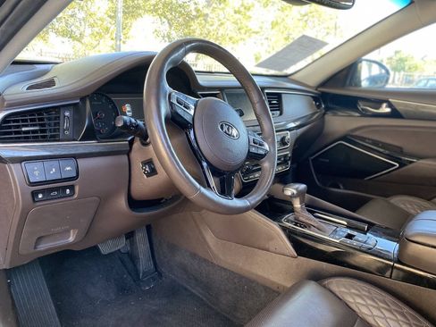 Used 2017 Kia Cadenza Limited FWD image 22