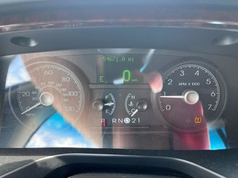 Used 2008 Lincoln Town Car Executive RWD image 34