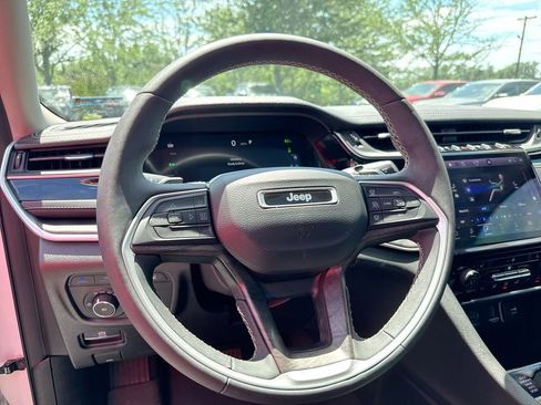 Used 2023 Jeep Grand Cherokee 4WD 4xe image 11