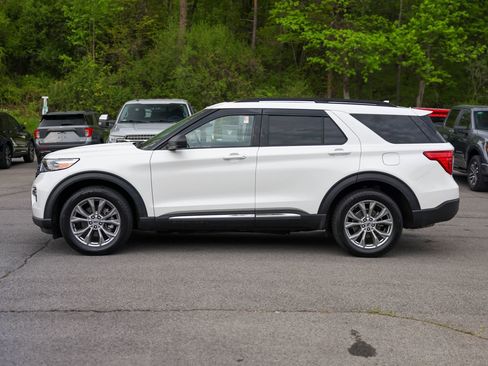Used 2023 Ford Explorer XLT w/ Equipment Group 202A AWD/4WD image 8