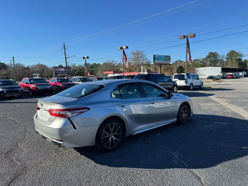 Used 2018 Toyota Camry SE image 5
