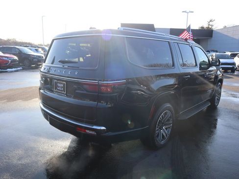 Used 2025 Jeep Wagoneer L Series II w/ 8-pass Seating Package image 4