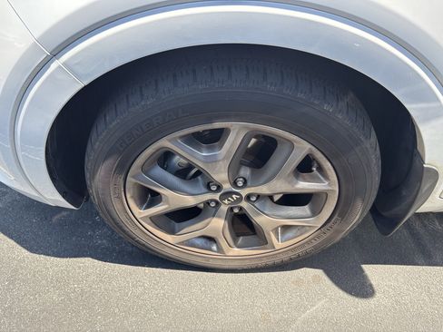 Used 2019 Kia Sorento SX FWD image 29