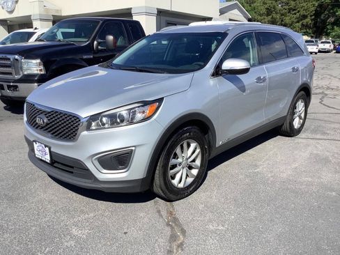 Used 2018 Kia Sorento LX AWD/4WD image 17