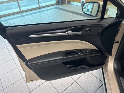 Used 2018 Ford Fusion Titanium image 11