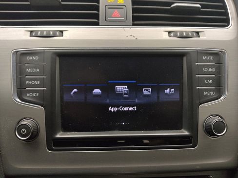 Used 2017 Volkswagen Golf S image 25