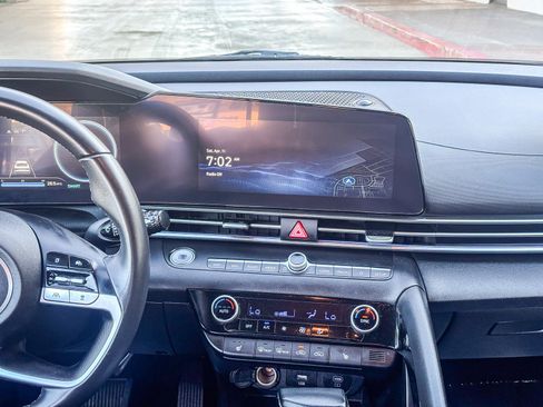 Used 2024 Hyundai Elantra Limited image 17