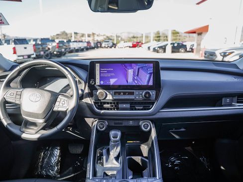 Certified 2025 Toyota Grand Highlander FWD image 13