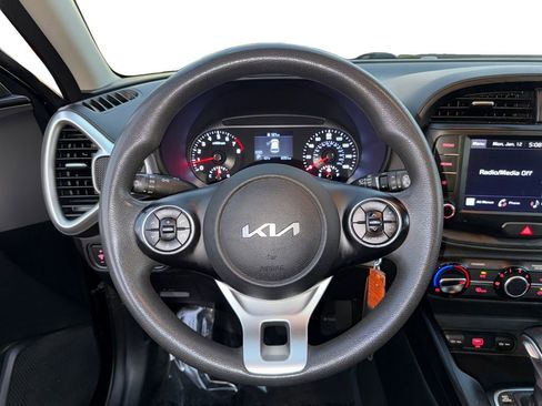 Certified 2022 Kia Soul LX image 12