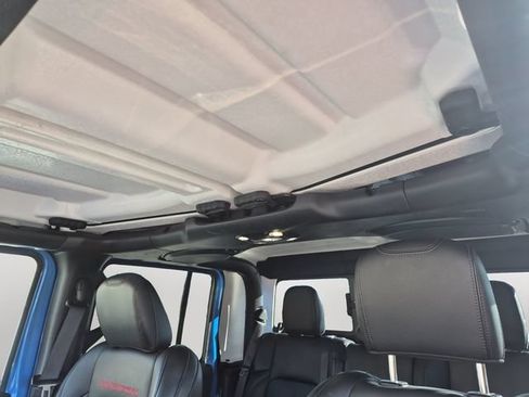 Used 2022 Jeep Gladiator Rubicon w/ LED Lighting Group AWD/4WD image 12