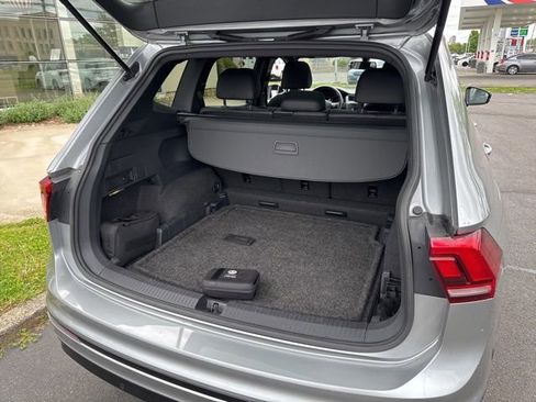 Used 2020 Volkswagen Tiguan SE R-Line AWD/4WD image 22