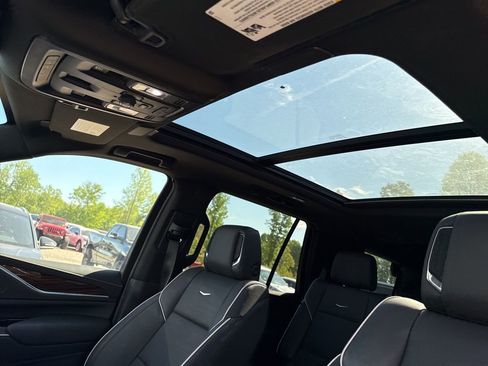 Used 2024 Cadillac Escalade Premium Luxury image 6