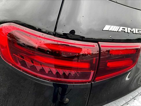 Used 2025 Mercedes-Benz GLB 35 AMG 4MATIC image 14