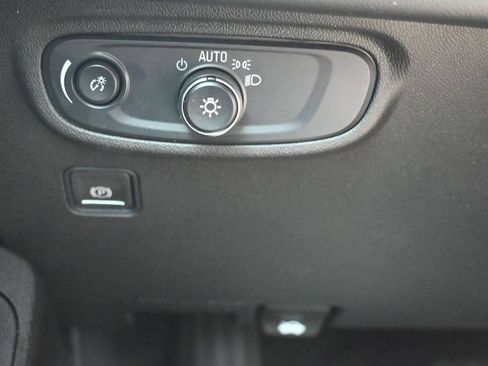 Used 2024 GMC Terrain SLE FWD image 15