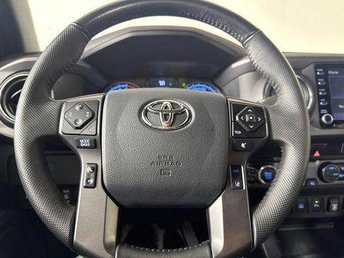 Used 2023 Toyota Tacoma TRD Off-Road w/ Technology Package AWD/4WD image 17