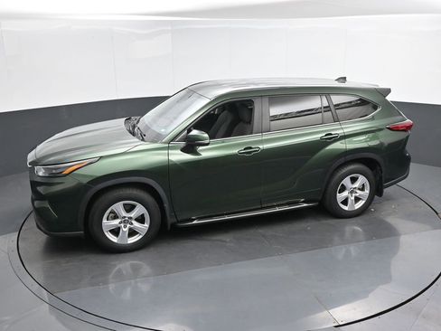 Used 2023 Toyota Highlander L image 42