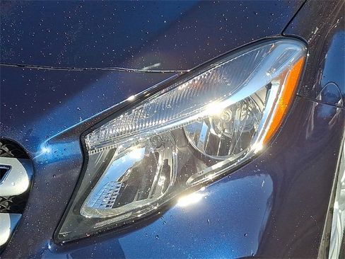 Used 2019 Mercedes-Benz GLA 250 4MATIC image 9