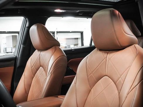 Used 2024 Toyota Highlander Platinum image 10