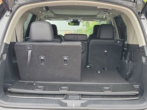 Used 2025 Honda Pilot Elite image 12