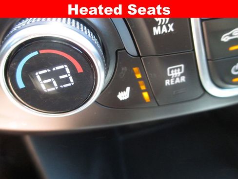 Used 2020 Chevrolet Traverse LT AWD/4WD image 16