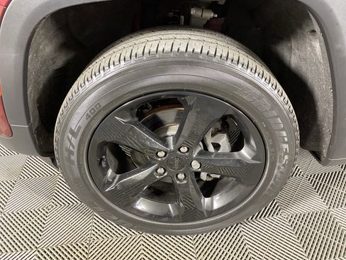 Used 2023 Jeep Grand Cherokee Altitude image 13