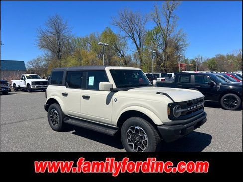 New 2026 Ford Bronco Outer Banks AWD/4WD image 1