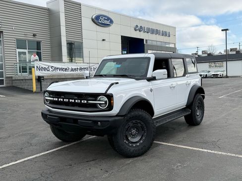 New 2025 Ford Bronco Outer Banks w/ Sasquatch Package AWD/4WD image 1