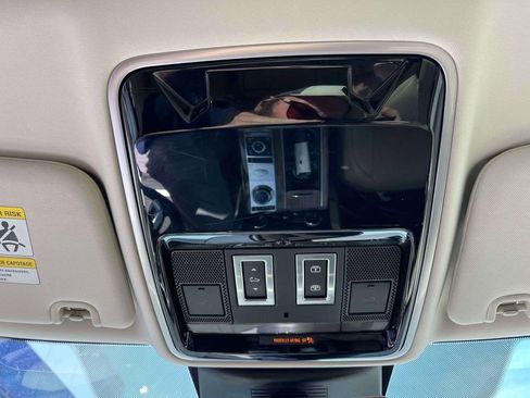 Used 2019 Land Rover Range Rover AWD/4WD image 32