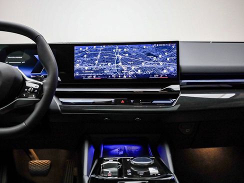 Used 2025 BMW 530i image 14