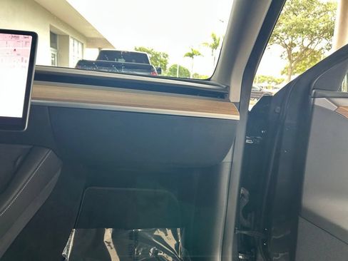 Used 2024 Tesla Model Y Long Range RWD image 23