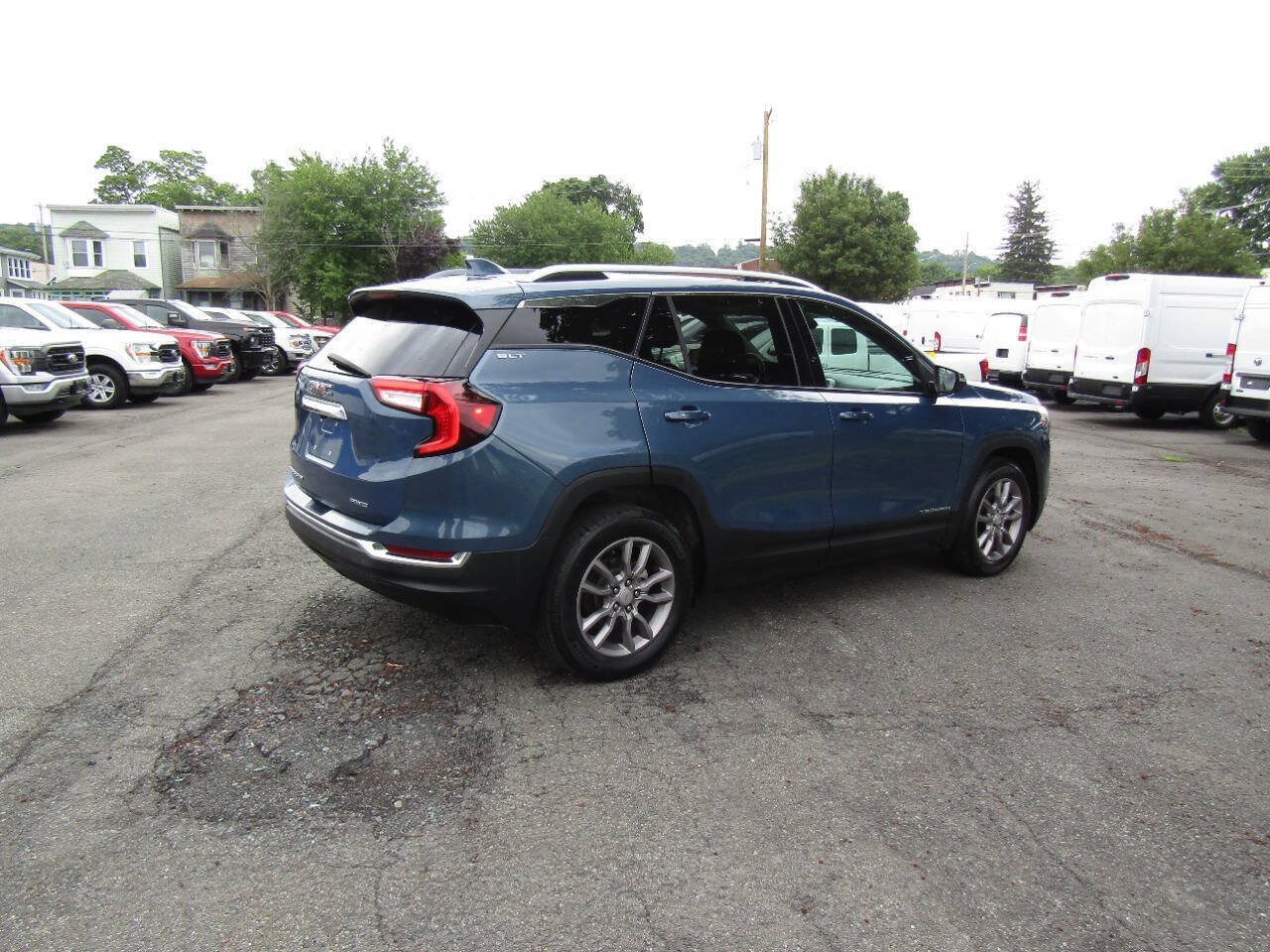 Used 2024 GMC Terrain SLT AWD/4WD image 43