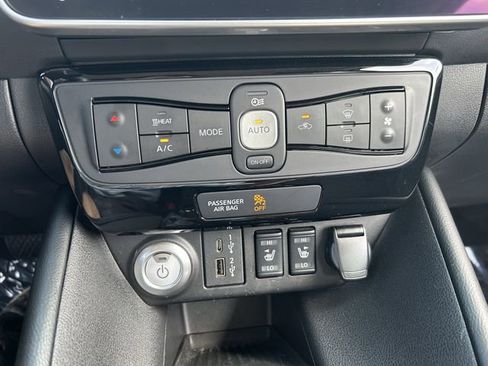 Used 2022 Nissan Leaf SV FWD image 15