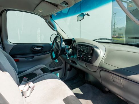 Used 2004 Ford F150 Lightning RWD image 50