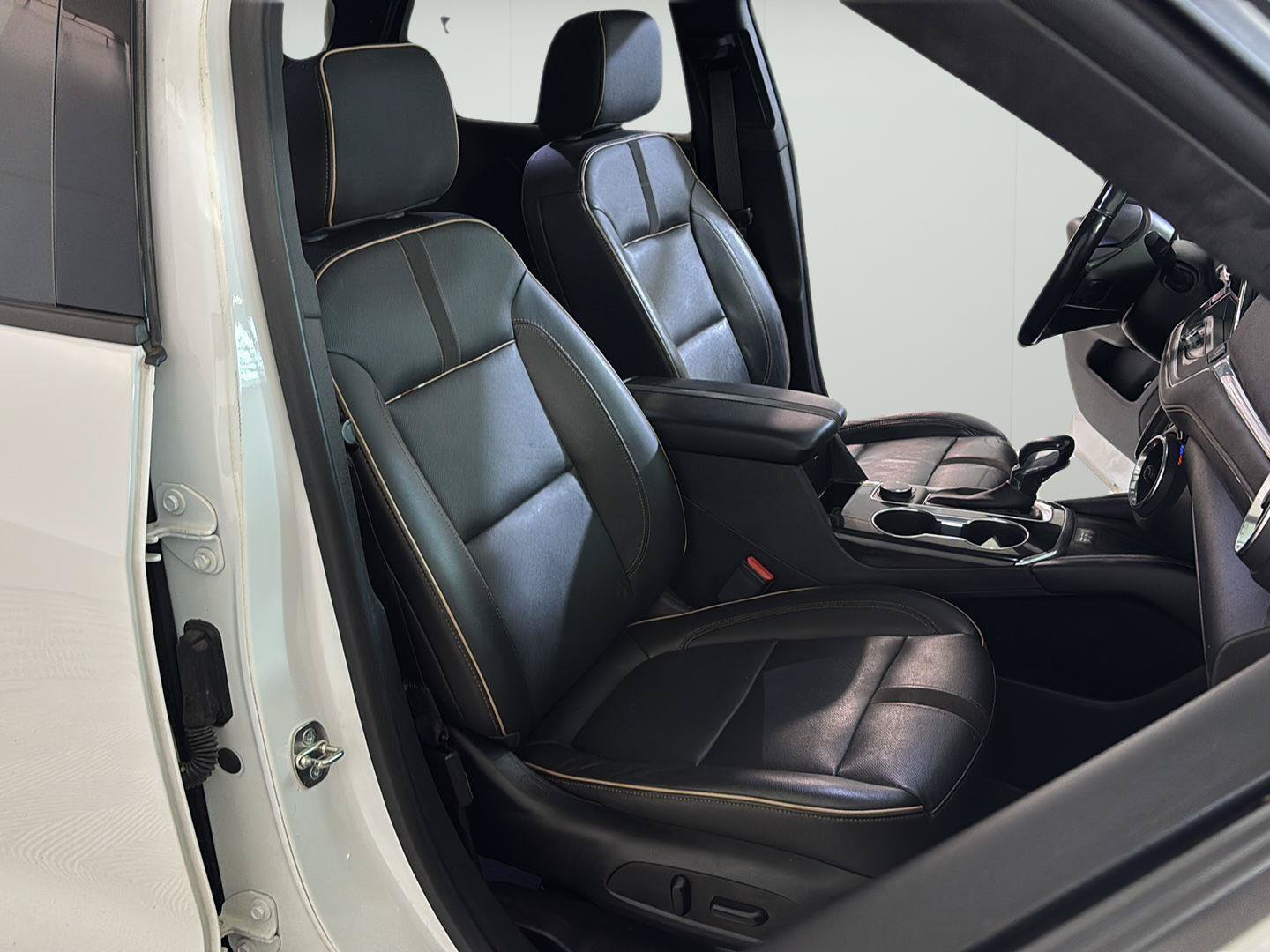 Used 2019 Chevrolet Blazer Premier w/ Sun and Wheels Package FWD image 25