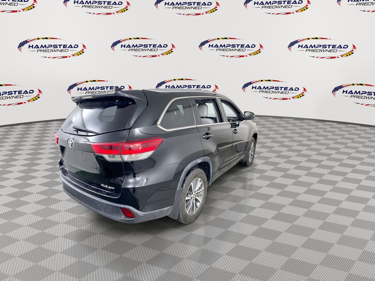 Used 2018 Toyota Highlander XLE AWD/4WD image 8