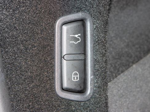 Used 2019 Maserati Levante image 10