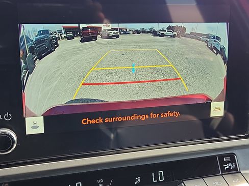 Used 2025 Toyota Camry SE w/ Convenience Package image 18