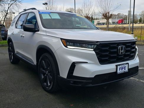 Certified 2025 Honda Pilot Sport image 7