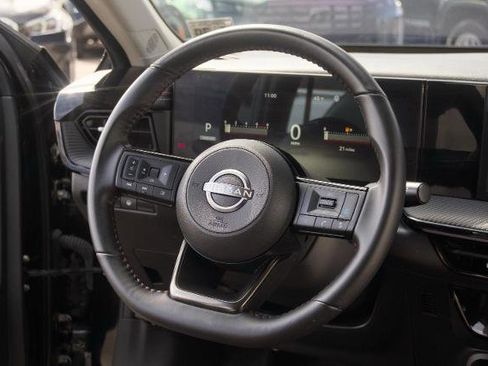 Used 2025 Nissan Kicks SR AWD/4WD image 18