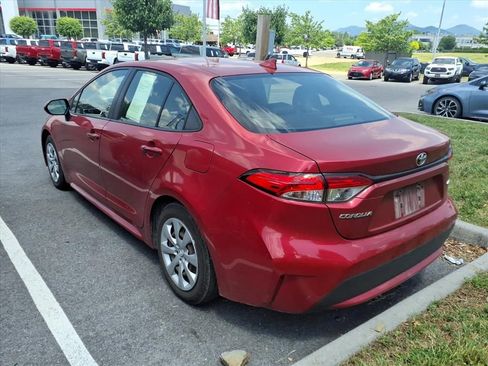 Used 2020 Toyota Corolla LE FWD image 3