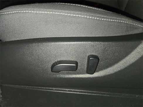 Used 2024 Nissan Frontier SV w/ SV Convenience Package image 12