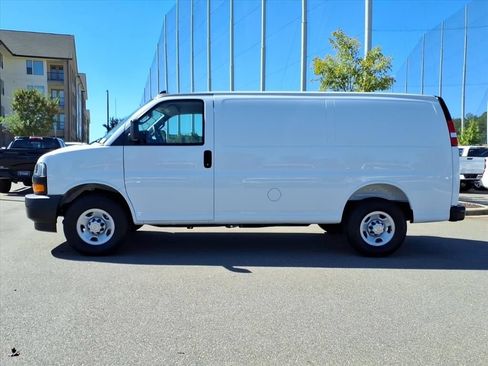 New 2026 Chevrolet Express 2500 w/ Driver Convenience Package RWD image 27