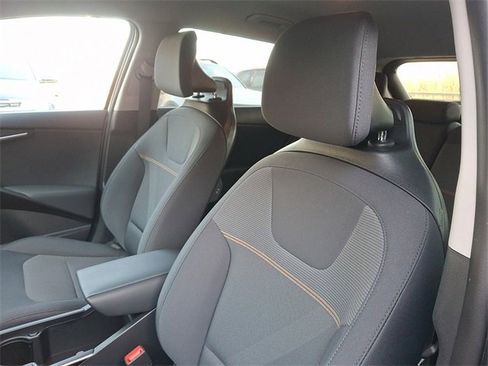 Certified 2025 Kia Niro LX image 14